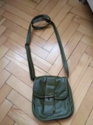 Zielona niewielka torebka z eko skóry New Look