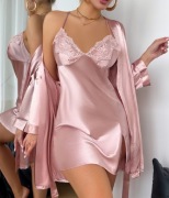 Pi~kna satynowa koszula nocna zdekolem z szlafrokiem