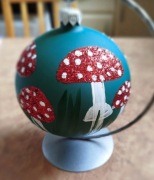Bombka ręcznie malowana w muchomory