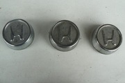 Dekielek kapsel honda cena za 3 sztuki komplet metal.