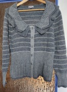 Sweter  per una rozm. M  szary  ozdobny kołnierz