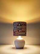 Abażur z tkaniny ze złotym środkiem "kolorowe kamieniczki" 15cm x 15cm