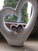 Ozdoba serce na komodę szfkę ceramiczna biała srebrna