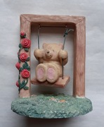 KOLEKCJONERSKA FIGURKA MIŚ NA HUŚTAWCE 