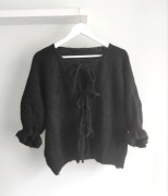 Włoski czarny sweter rękawy tulipany r U