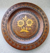 Dekoracyjny talerz drewniany zakopiański.