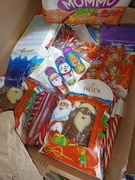 Karton słodyczy świątecznych skrytka paczkomatu C