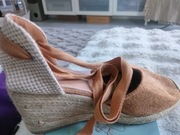 Sandałki na koturnie 