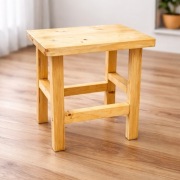 Drewniany taboret z litego drewna – ręcznie robiony, olejowany