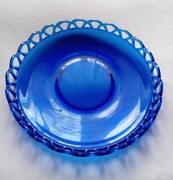 Kobaltowa patera z ażurowym obrzeżem, Glaswerk Schwepnitz, lata 60-e.