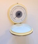 waga ścienna mechaniczna okrągła BRABANTIA