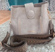 Beżowa torebka listonoszka fashion