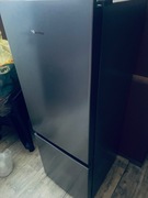 Lodówka Hisense z zamrażalnikiem dolnym 143 cm Srebrna