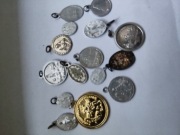 Stare medaliki+ figurka Dzieciątka z kolkcji