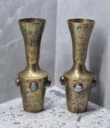 Wazon orientalny grawerowany z kamieniami mosiężny mosiądz Indie PRL