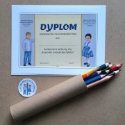 Zestaw na pasowanie: kredki, dyplom w papierowej ramce, naklejka
