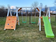 Plac zabaw dla dzieci dziecka domek ogrodowy drewniany huśtawki ślizg