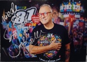 Złota zapalniczka ZIPPO z podpisem Jurka Owsiaka.