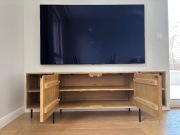 Szafka RTV Kave Home Palmia 160 cm lite drewno