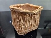 Ozdobny koszyczek wiklinowy