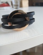 Bransoleta skórzana wielowarstwowa czarna z ozdobnym kółkiem na magnes