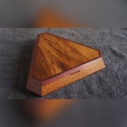 Drewniana szkatułka na biżuterię / kosmetyki BJ202