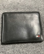 Portfel HILFIGER w dobrym stanie