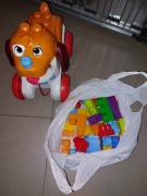 Piesek Mega Blocks + cała torba klocków Mega Blocks