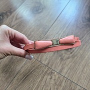 Pomarańczowy pasek kokarda