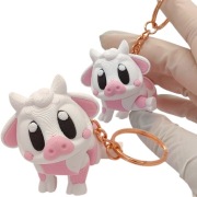 Brelok Różowa Krówka ruchomy breloczek Krowa milkshake do kluczy druk 3D 