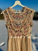 Sukienka Needle&Threads rozm. 38 beżowa