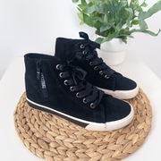 Czarne trampki za kostkę 41 ze wstążką na zamek wysokie zamszowe Sunilino