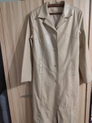 Płaszcz damski używany skóropodobny cienki beżowy rozmiar M 
