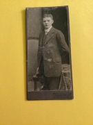 STARA FOTOGRAFIA ARCHIWALNA - PORTRET MĘŻCZYZNY  - KARTONIK