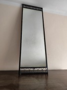 Klimatyczne naścienne lustro z czasów PRL-u w metalowej ramie Vintage 