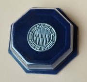 Odznaka LAUDATE NOMEN DOMINI (organy) - ozdobne etui