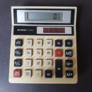 Kolekcjonerski kalkulator solarny KMC 100B  wersja 1 z 1984