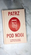 PATRZ POD NOGI O zbieraniu rzeczy Kora Tea Kowalska