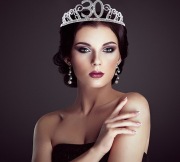 Tiara na 30 Urodziny z Kryształkami – Elegancka i Stylowa (HIT)