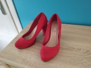 Buty czerwone na obcasie