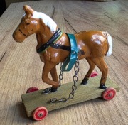 Figurka stara koń na kołach lata 40/50 konik 