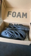 yeezy foam RNNR