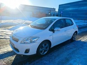 Toyota Auris Hybrid z małym przebiegiem, zadbana