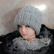 Szydełkowa czapka z wełny merino szara