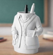 Prezent dla nauczyciela: pojemnik na ołówki, gadżet na biurko  długopisów.