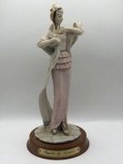 Figurka Dama z gołębiem The Leonardo Collection
