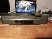 Magnetowid Panasonic z pilotem.