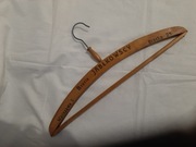 Wieszak  do  ubrania  firmy  Bracia  Jabłkowscy Warszawa 1   Bracka  25 