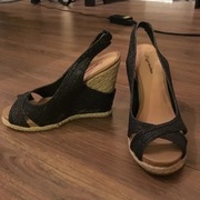 NOWE Sandały na koturnie.