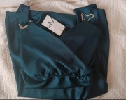 Sukienka z biżuteryjnym zdobieniem rm. L ZARA